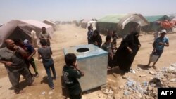 Рамадиден качып чыккан тургундар. 22-май, 2015-жыл