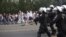 Польская полиция разгоняет участников столкновения между футбольными болельщиками в Варшаве. 12 июня 2012 года.
