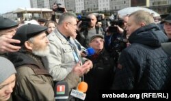 Павал Левінаў на плошчы Перамогі 25 сакавіка