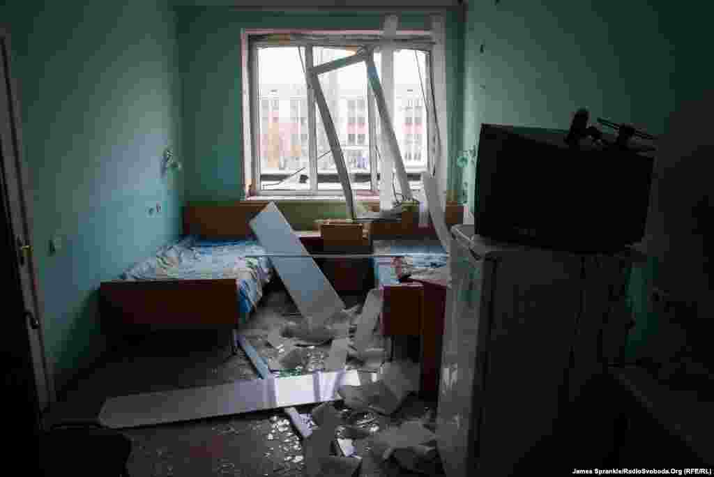 Коли стався вибух, людина була в ліжку з лівого боку. Пацієнт не зазнав ніяких поранень