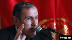 Левон Тер-Петросян выступает на 7-м съезде СДПГ, 9 января 2010 г.  