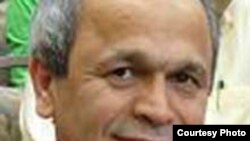 ابراهیم نبوی پیش از انتخابات ریاست جمهوری ایران را ترک کرده است.