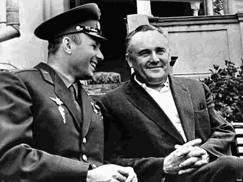 USSR--the first cosmonaut in the world Yuri Gagarin /L/, whose 65th birth anniversary will be marked on March 9. Next to him is space rocket designer Sergei Korolyov, 1961  - 1999/03/08 Title ENG: the first cosmonaut in the world Yuri Gagarin Title Rus: Гагарин Ю.А. и Королев С.П. Byline: Фото ИТАР-ТАСС Caption ENG: TAS08:MOSCOW,RUSSIA. March 8. The photo shows the first cosmonaut in the world Yuri Gagarin /L/, whose 65th birth anniversary will be marked on March 9. Next to him is space rocket designer Sergei Korolyov. A 1961 FILE PHOTO. \ Credit: Фото ИТАР-ТАСС