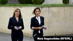 Тамта Тодадзе (справа) и ее адвокат Тамар Лукава отказались участвовать в дебатах