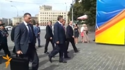 На Януковича у Харкові дивилися з-за огорожі