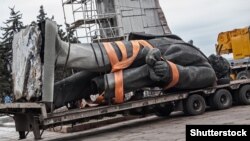 Демонтаж пам'ятника Леніну в Запоріжжі в рамках декомунізації. 17 березня 2016 року