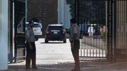 کاروان هیئت آمریکایی در محوطۀ محل برگزاری مذاکرات ایران و آمریکا