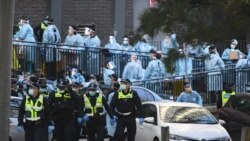 Ավստրալիա - Բուժաշխատողներ և ոստիկաններ Մելբուռնի հանրային վայրերից մեկում, 8-ը հուլիսի, 2020թ.