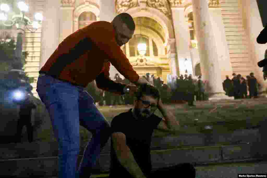 24 людини затримали