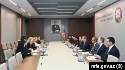 Bayramov-Huker görüşü