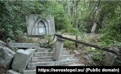 Колишній фонтан у Лівадійському парку. Південне узбережжя Криму, травень 2025 року