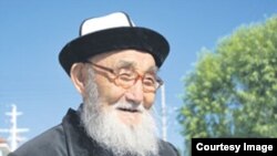 Кытайлык кыргыз манасчысы Жусуп Мамай.