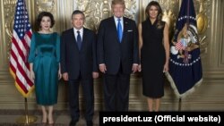 Шавкат Мирзиёев менен Дональд Трамп жубайлары менен. Сентябрь, 2017-жыл. БУУнун Башкы ассамблеясынын жыйыны. 