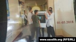 Япония элчихонаси мактабда аудит ўтказиши ҳақида гап-сўз тарқалганидан сўнг "кимлардир" жиҳозларни мактабга келтириб, ташлаб кетган.