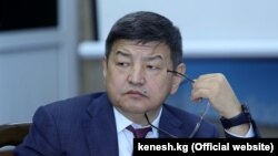 Акылбек Жапаров.