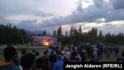 Кыргыз-өзбек чек арасындагы чатак. Кадамжай району, Чечме айылы. 31-май, 2020-жыл.