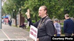 Уладзімер Драбышэўскі на акцыі пратэсту ў Гомлі.