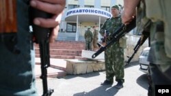 Проросійські бойовики у Луганську, 6 травня 2014 року