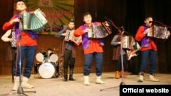 Төмән районы Талымхан авылы гармунчылары