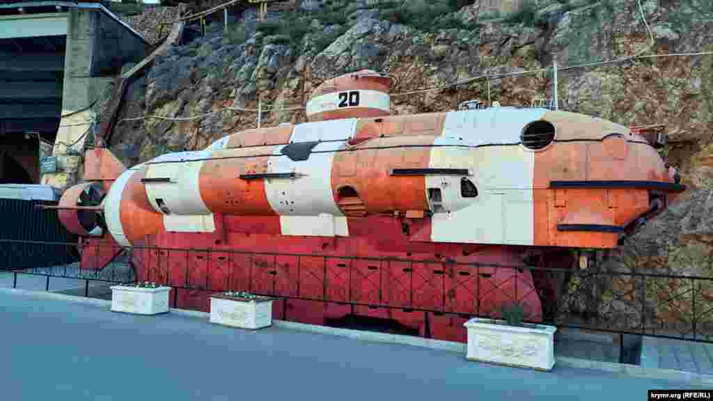 Yerastı kompleksiniñ kirişinde AS-20 qurtarıcı terensuvlu cihaz