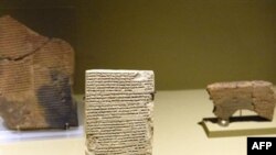 برخی از اين قطعات صدها هزار دلار ارزش دارند، هرچند ارزش واقعی بسياری از آنان هنوز تعيين نشده است. صدها قطعه از اين گنجينه پيش از اين به ايران بازگردانده شده بود.(عکس تزئینی از AFP)