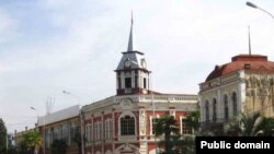 Он переехал из Гудауты в Хуап, оставив искусство, и стал заниматься хозяйством