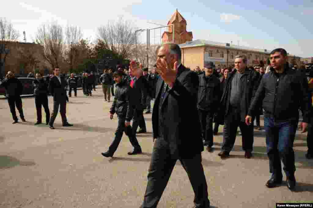Armenia -- Opposition leader Raffi Hovhannisian holds meetings with supporters in regional towns, 26Feb2013