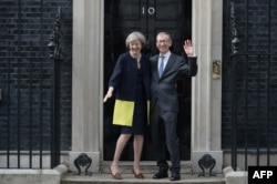 Тереза Мей разом із чоловіком у Лондоні. 13 липня 2016 року