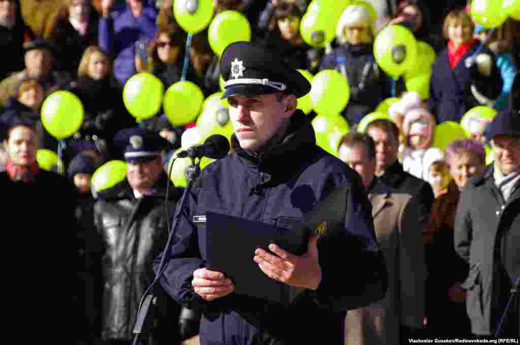 Очолює патрульну поліцію Херсона лейтенант Максим Єрмаков