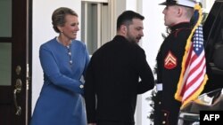 Президент Украины Владимир Зеленский досрочно покидает Белый дом после встречи с президентом США Дональдом Трампом, которая обернулась перепалкой. Вашингтон, 28 февраля 2025 года 