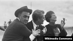 Marcello Mastroianni, Federico Fellini və Sophia Loren.