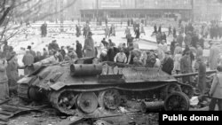 Венгерское восстание в 1956 году.
