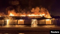 آتش‌سوزی در یک انبار غله در «اومان» در منطقه چرکاسی اوکراین پس از حمله پهپادی روسیه