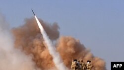 پرتاب موشک زلزال در روز دوم «رزمایش پیامبر اعظم ۶»، قم، ۲۸ ژوئن ۲۰۱۱.