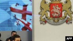 Миллиардер Дональд Трамп, для встречи с которым отправился в такую даль глава грузинского государства, в своем небоскребе Tramp Tower в присутствии прессы объявил высокого гостя ”идолом Европы и всего мира”