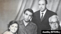 Әшрәф Шемьи-задә һәм Саидә Боданинская уллары Вилдан һәм Айдын белән. 1973 ел