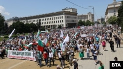 Шествието в София започна пред сградите на Народното събрание и БНБ.