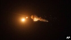 За даними ОВА, в області працювали сили ППО, є збиті цілі, але влучань в об’єкти критичної інфраструктури не допущено (фото роботи ППО ілюстративне)