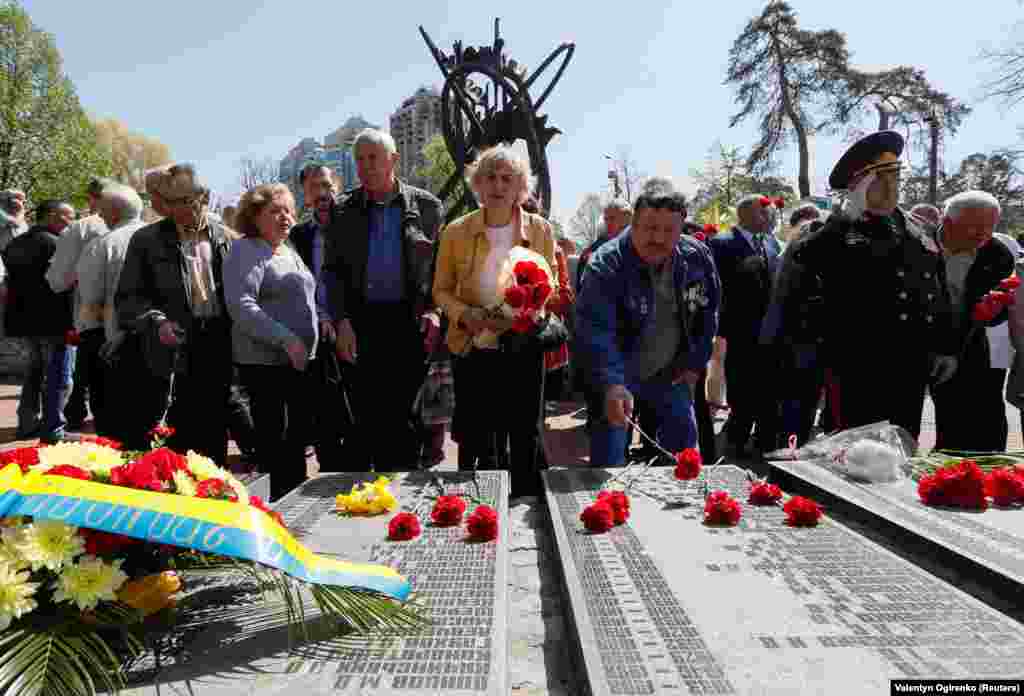 Ліквідатори та усі небайдужі на церемонії вшанування пам&#39;яті жертв аварії на ЧАЕС, що сталася 26 квітня 1986 року. Київ, 26 квітня 2019 року &nbsp;