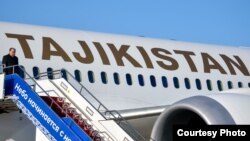 Ҳавопаймои раисҷумҳури Тоҷикистон дар фурудгоҳи Бишкек. 12-уми марти соли 2025