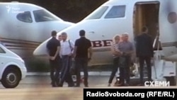 Народний депутат від «Опозиційного блоку» Юрій Бойко в аеропорту «Київ»