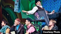 "Зәңгәр шәл" спектакленнән