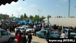 Кримські татари чекають лідера Мустафу Джемілєва, 3 травня 2014 року