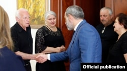 Armenia - Prime Minister Nikol Pashinian meets with relatives of police officers killed in a 2016 standoff with opposition gunmen, 28 June 2018.