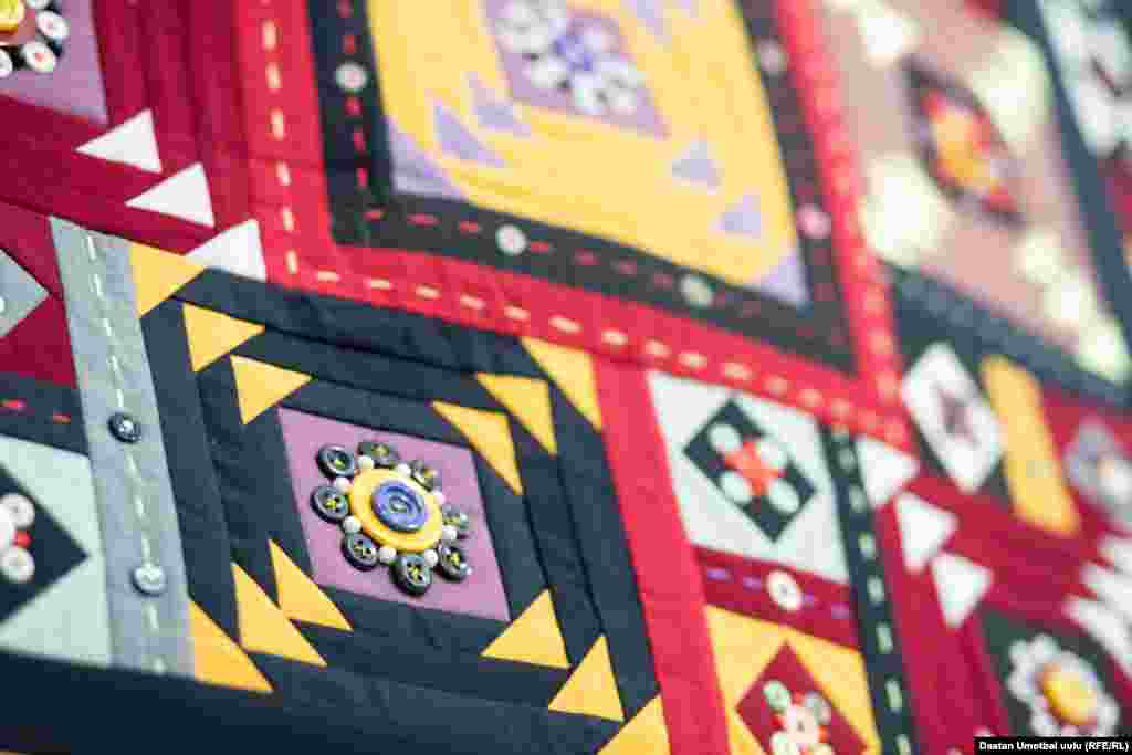 Курактардын ар биринин философиясы, маани-маңызын кагаздарга жазып чыккан.