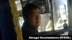 Водитель городского автобуса Ерасыл Мухатбеков. Алматы, 4 ноября 2015 года.