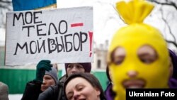 Феміністичний марш під гаслом «Церкви і державі пора жити нарізно!», Київ, 8 березня 2012 року