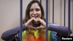 Саша Скочиленко в зале суда