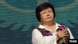 Роза Ўтунбаева Ўш қирғинини уюштирганларни Яратганнинг Ўзи жазолашига ишонишини таъкидлади.