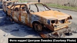Залишки автомобілів розстріляної військовими РФ колони цивільних людей, які пробували виїхати з окупації. Київщина, Липівка, квітень 2022 року